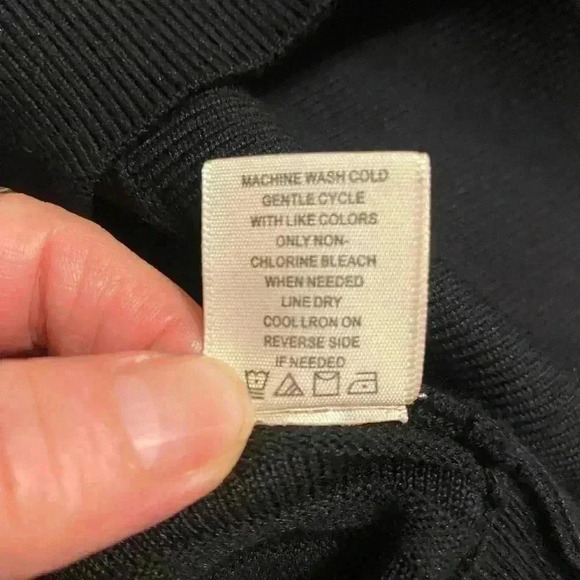 Adrienne Vittadini black ribbed top rounded neck slits on sleeves size Medium - Picture 8 of 8